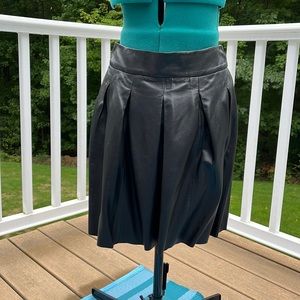 Banana Republic box pleat leather mini skirt